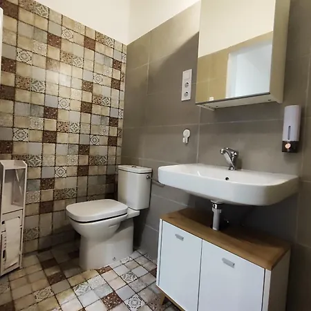Charmhub Budapest: Your Stylish Sanctuary In The Heart Of The City Guest house